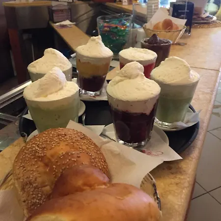Alojamento de Acomodação e Pequeno-almoço Colapesce 4*